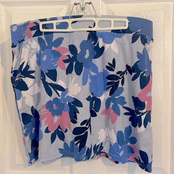 Croft and Barrow Grey/Blue/Pink/White Floral Skort size PXL, NWT - Picture 2 of 7